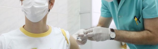 Brnabić: “Sutra počinje imunizacija prijavljenih preko interneta, prvo se vakcinišu stariji od 75 godina”
