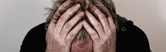 ŠOK SLUČAJ KOD KOVINA: Porodica pretukla starca! Naneli mu teške povrede, ali nisu uhapšeni