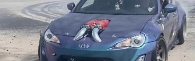 Mehaničar uspeo da uglavi Ferrari V8 mašinu u maleni Toyota model