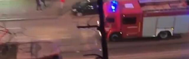 Buknuo požar u kući u Vojvode Stepe (VIDEO)