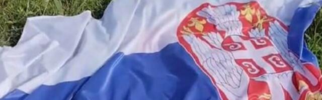 Hrvat pronašao srpsku zastavu, njegov potez usijao mreže (VIDEO)