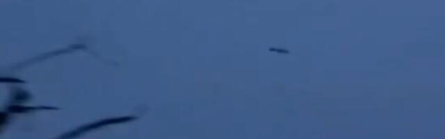 DRAMA NA NEBU IZNAD UKRAJINE! Ruska raketa velikom brzinom prolazi ka cilju, ukrajinski F 16 pokušava da je stigne (VIDEO)