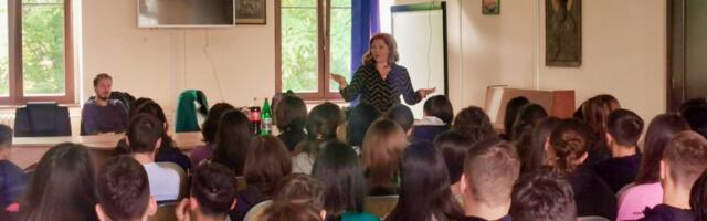 U prostorijama Ekonomske škole održano predavanje na temu „Zaštita reproduktivnog zdravlja mladih“