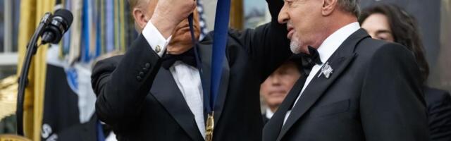 TRAMP PONOVO U CENTRU PAŽNJE: Izgovorio ime svog prijatelja Silvestera Stalonea i nasmejao SVET do suza, reakcije su URNEBESNE! (VIDEO)