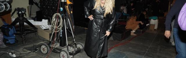 Pevačici uništili automobil! Nakon nastupa je sačekala polomljena stakla (FOTO)