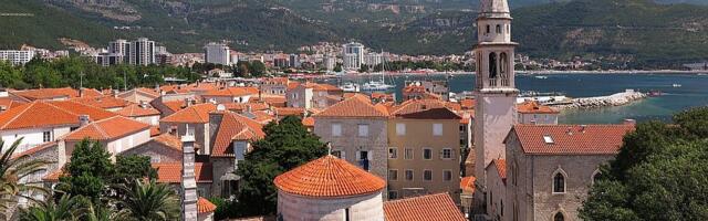 Veliki broj dronova pao tokom novogodišnjeg performansa u Budvi