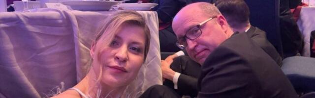 (FOTO) Šta ovo radi ambasadorka Ukrajine dok pucaju na Trampa?! Objavila sliku pod stolom, poruka više nego čudna...