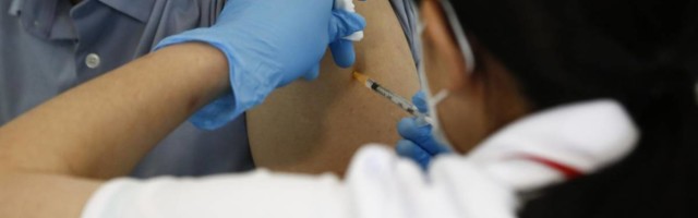 Zašto vakcinisani ljudi dobijaju koronu - ova četiri faktora određuju da li ćete se zaraziti