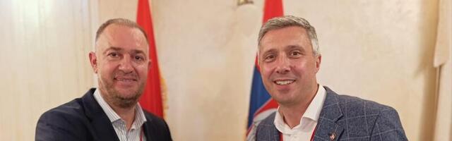 Dveri: Nemoguće da je vrh vlasti pošten, a da niži funkcioneri otimaju milione evra