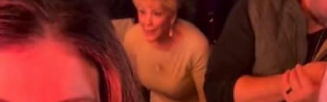 TRESE GRUDIMA KAO DA JOJ JE 18, A NE 80! Majci Džej Lo otkazale kočnice, TVERKOVALA kao da je na STRUJU