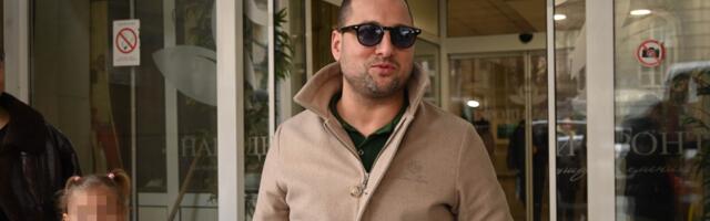 PEVAČ IZVEO SUPRUGU I ŠESTO DETE IZ PORODILIŠTA, pa otkrio šta joj je poklonio: "Gde ćeš lepši poklon"