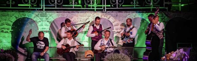 Sećate li se kada ste poslednji put pevali ove pesme zajedno sa hiljadama ljudi?