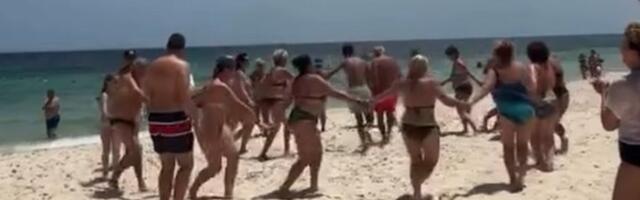 HIT SNIMAK IZ TUNISA! Srbi zaigrali "moravac" na obali mora, turisti ostali u čudu (FOTO/VIDEO)