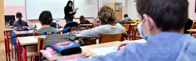 Platili smo ekskurziju 26.000 dinara, a niko je nije odobrio - roditelji zbunjeni jer nastavnici vode na putovanja koja nisu dozvoljena