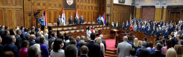 Konstituisana Skupština Srbije, zastupnici položili zakletvu
