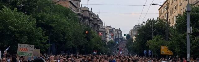 ČUDESNO Kolona ljudi bez početka i kraja (FOTO I VIDEO)
