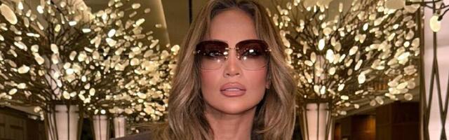 Mocha Mousse: Dženifer Lopez nosi nijansu sezone u besprekornom business izdanju