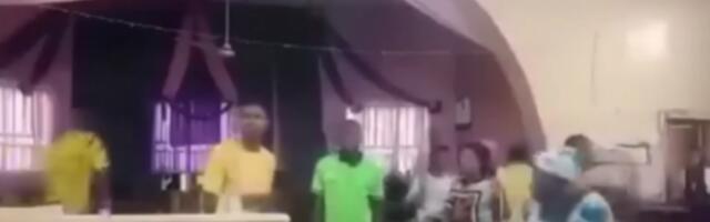UZNEMIRUJUĆE! ORUŽANI NAPAD U CRKVI TOKOM PRENOSA UŽIVO! Odjekuju pucnji, ima otetih i mrtvih (VIDEO)