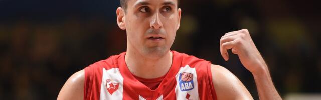 ON JE KOŠARKAŠ ČIJI AUDI JE PROPAO KROZ LIFT NA VRAČARU: Njegovu porodicu prati skandal sa poznatom stilistkinjom, a onda sve rešili NOVCEM