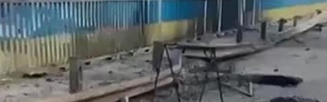 Руси ракетирају мост преко кога иде 60 одсто горива за Украјину