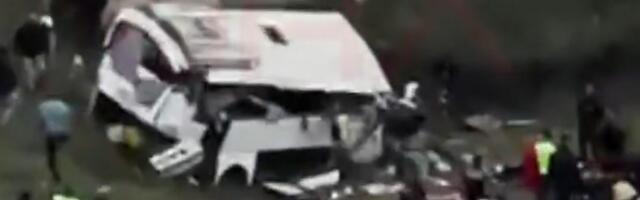 NESREĆA U TURSKOJ: Radnički minibus sleteo s puta, četvoro mrtvih! Pogledajte kako je PROKLIZAO! (VIDEO, FOTO)