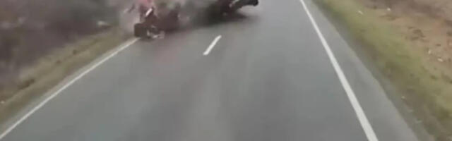 (UZNEMIRUJUĆE) Pojavio se snimak pogibije navijača PAOK-a, vozilo razneto u paramparčad!