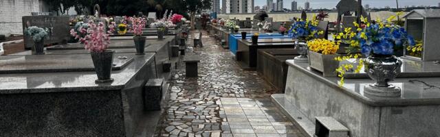 Sandra došla na groblje, zanemela kad je pogledala mesto gde joj je sahranjena majka: "Kao da su je izbrisali"