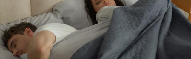 Borite se noću za pokrivač sa partnerom? Skandinavci tvrde da ovaj trik menja kvalitet sna