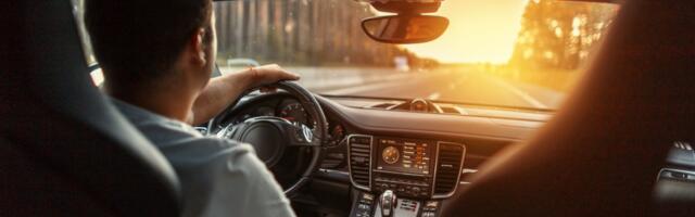 Strašan snimak iz Novog Sada: Gledajući bahatog vozača zamalo se zakucao u KAMION