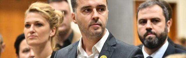 Odbornici Kreni-promeni pešice krenuli u protestni marš: Večeras tribina i razgovor sa građanima