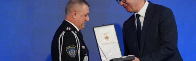 Vučić ga odlikovao za Sretenje, sada ostao načelnik Uprave policije: Evo zbog čega je Ivica Ivković dobio orden