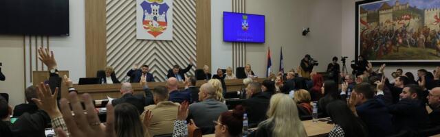 Došli da prave haos, a doživeli debakl! Kreni-Promeni pokušao da blokira sednicu, plan usvojen ubedljivom većinom (FOTO)