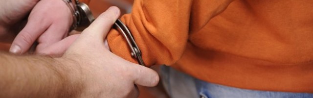 U AUTOMOBILU PRONAĐENO VIŠE OD POLA KILOGRAMA HEROINA! Uhapšen narko-diler u Vrbasu!