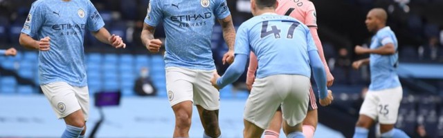 Siti redovno gazi Barnli, Klop opet krpi odbranu