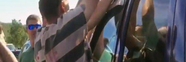 Zatvorenici spasili bebu zaključanu u kolima