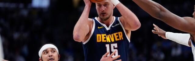 “Prestani da se igraš sa njima!” Čudesni Srbin "raspametio" Amerikance: Jokićeva magija na delu, pa pogledajte šta im radi! /VIDEO/