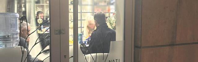 (FOTO) ČEDA ODVEO ACU NA MANIKIR! Posle vesti da su se verili, prijatelji se bacili na sređivanje: Dok je Kosu rađen manikir, Jovanović ovako provodio vreme