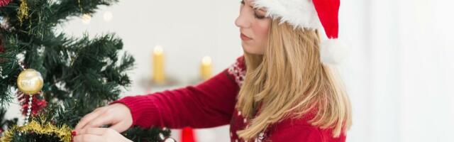 DO OVOG DATUMA TREBA DA RASKITITE NOVOGODIŠNJU JELKU! Ni ne znate zašto je važno, razloga je više