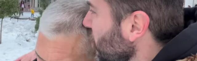 ALEKSANDAR KOS IZLJUBIO ČEDU, PA USNIMIO SVE ZA MREŽE! Evo kako dočekuju Božić, zajedno otišli na pričest!