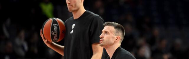 Vruće, vrelo – doček navijača Partizana za Petruševa