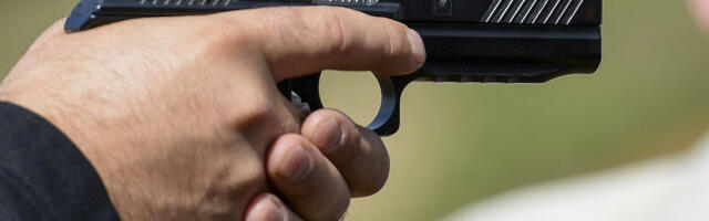 Nišlija (20) pretio replikom pištolja muškarcu na ulici i tražio mu novac