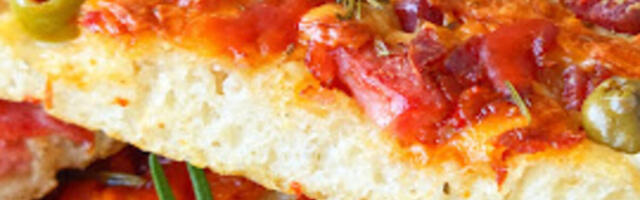 Vazdušastiju fokaču u životu niste jeli! Bukvalno se providi - domaća majstorija koja nestaje u trenu