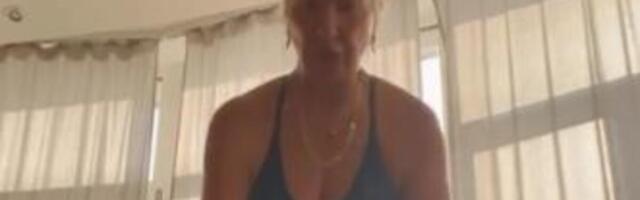 (FOTO) UDOVICA PEVAČA KAO RAMBO U TERETANI! Snimak dok radi RUKE zapalio mreže! Za nevericu