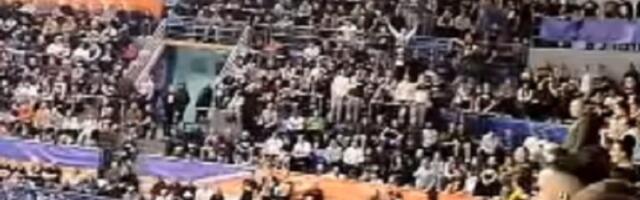 A usred Bara jasno i glasno: "Vučiću, pederu" (VIDEO)