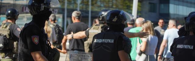 Danas: MUP upozorio žandarme da ne stupaju u kontakt sa studentkinjama u blokadi