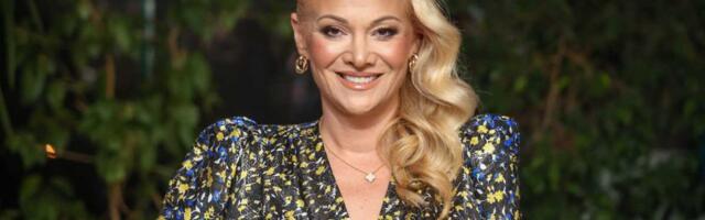 NOVOGODIŠNJU JELKU PRETVORILA U EMOTIVNU GALERIJU USPOMENA Ilda Šaulić okitila porodični dom na nesvakidašnji našin, a tek da vidite luksuzni kamir (FOTO)