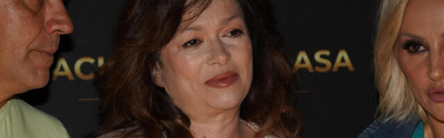 SRBI U NEVERICI KADA VIDE U KAKVOM RAJU ŽIVI OVA ŽENA: Kupila kuću s bazenom van Beograda, alal vera šta je stekla