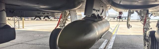 Amerikanci bacili razbijače bunkera na iranske raketne baze: Zver teška 2 tone izazvala jezive detonacije