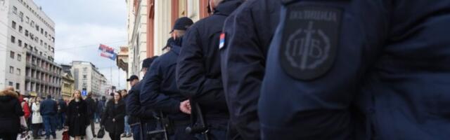 HAOS ISPRED REKTORATA, SITUACIJA JE KRITIČNA I NAPETA: Blokaderi se beskrupulozno koškaju sa policijom (VIDEO)