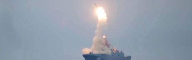 Руска флота извела лансирање хиперсоничне ракете „Циркон“ /видео/
